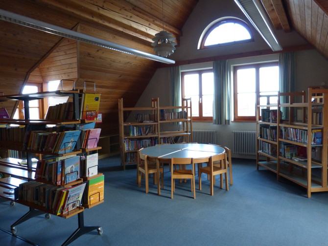 Die gemütliche schuleigene Bücherei